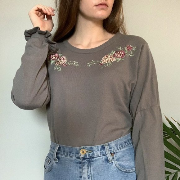 Anthony Richards Sweaters - Vintage gray floral embroidered sweater